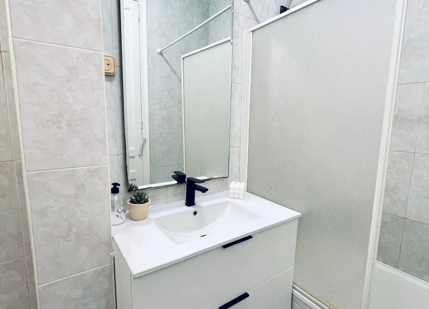 Banys Nous 4 Bed & Breakfast Barcelona Spain